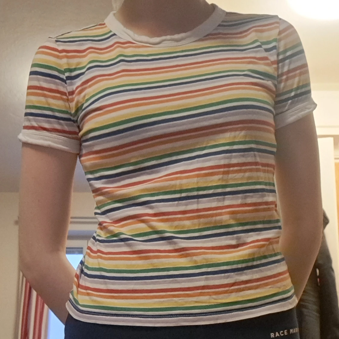 Regnbågsrandig tröja - 91