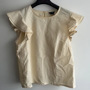 Blus från Lindex - Söt blus från Lindex i bra skick💝