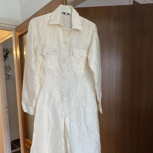 Klänning - Skjortklänning i 100% siden