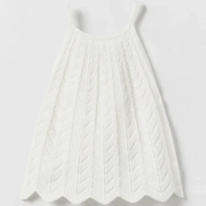 Zara linne - Säljer detta super fina och slutsålda zara linne. Det är köpt från barnavdelningen(storlek 164)men passar mig som vanligtvis har xs-s💕