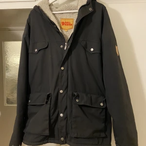 Fjällräven Greenland, herrstorlek L - Fjällräven Greenland, Herrmodell storlek L.   Är i använt skick men har mer att ge.