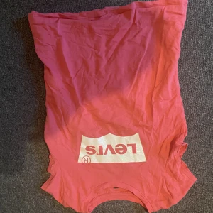 Levis tröja  - En jätte söt Levis tröja i storlek 152 Pris kan diskuteras 