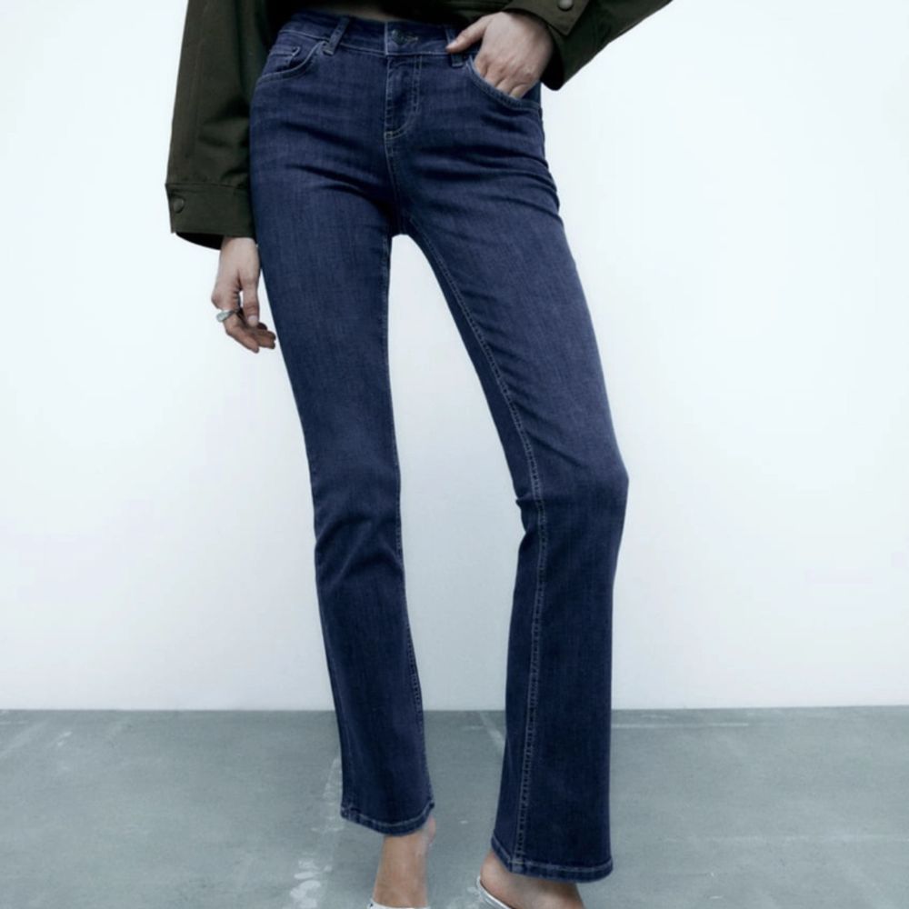 Low Rise jeans från zara endast använda 1 gång då de är lite stora❤️. Jeans & Byxor.