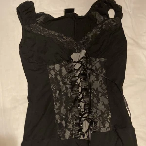 Linne - Hej säljer denna då den inte är min stil och är för stor. För mer info eller frågor slå en pling. Köp INTE via köp nu 