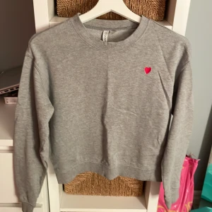 Långärmad tröja - Bra skick aldrig använd.