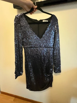 Festklänning  - Storlek M men passar mer S. Köpt från bubbleroom 