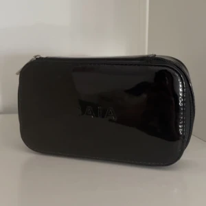 Caia nesesär  - En svart nesesär från Caia. Säljer pga att den aldrig kommer till användning 