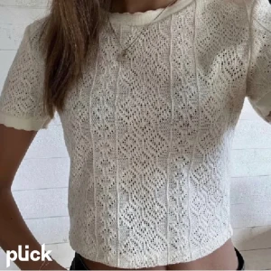 Zara topp - Säljer denna fina zara topp med mönster ish! så fin men aldrig använt tyvärr. Köpte här på plick! 