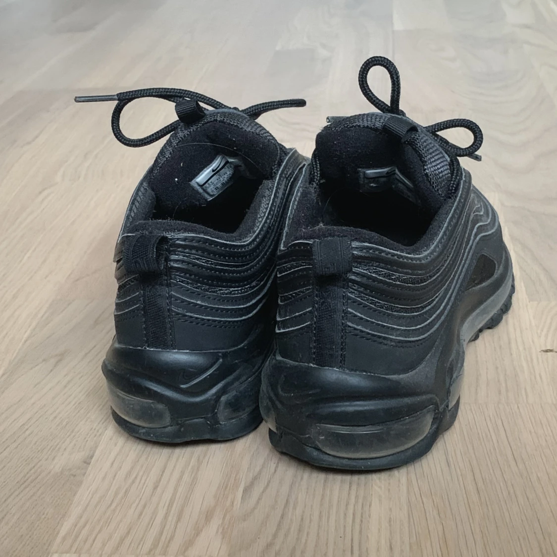 Snygga svarta nike sneakers<3 - 91