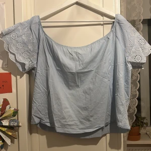 Blus - Fin blus som inte kommit till användning.  Frakt betalas av köpare