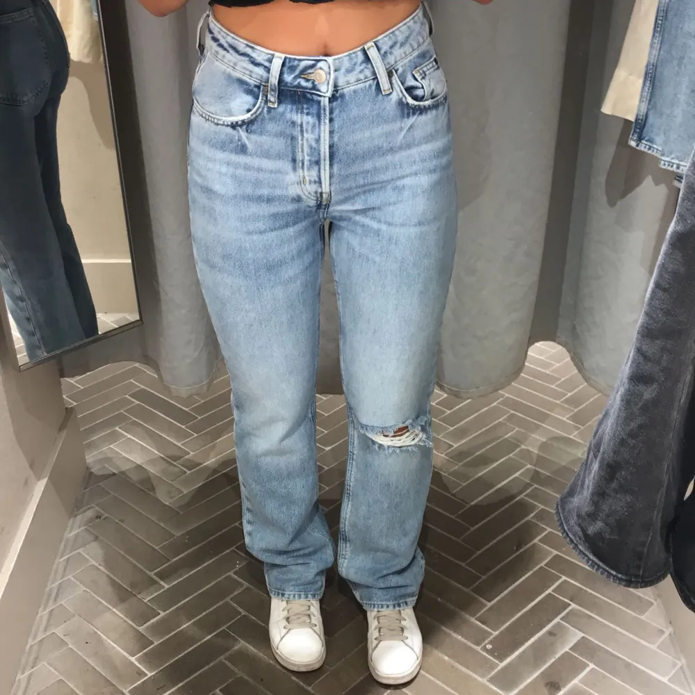 Säljer dessa jeans då de är för små för mig. Jeans & Byxor.