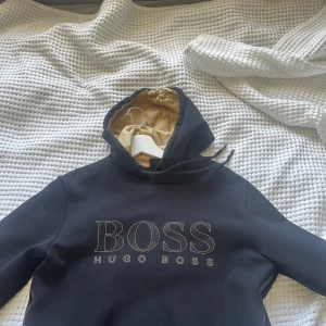 Hugo boss hoddie  - Hugo boss tröja . Stolek M. Använt skick 