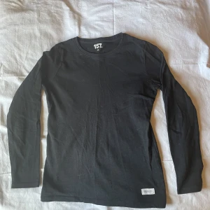 tight långärmad  - säljer då jag har flera och den inte sitter så som jag önskade att den satt💕