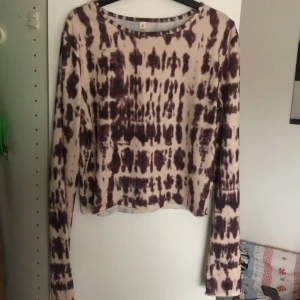 Beige tunn tröja  - Beige tunn tröja,ser mycket bättre ut i verkligheten, ✨perfekt skick✨