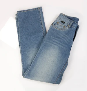 Hejco bekväma stretchjeans, 36 - Ett nytt par stretchjeans från HECJO Snygga bekväma stretchjeans med raka ben, små nitar och kontrastfärgade sömmar - Material: 70% Bomull, 28% Polyester, 2% Elastane