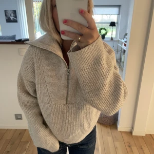 tjocktröja - så mysig stickad, oversized tröja (ej sticksig!!), endast använd fåtal ggr 🙌🏼💛