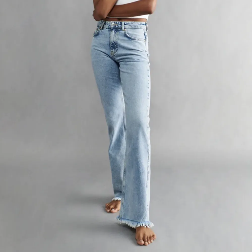 Säljer dessa snygga jeans som är i mycket fint skick. Priset går att diskuteras.. Jeans & Byxor.
