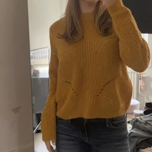 Gul tröja - Endast testad, fint skick 