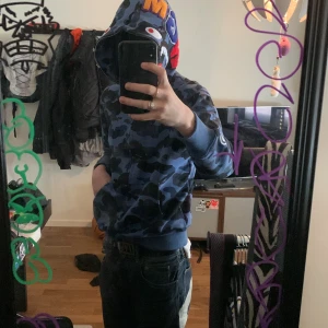 Bape hoodie - Ricktig fet bape hoodie men säljer den för den börjar bli lite liten