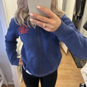 Peak hoodie - Säljer en kofta från peak performance. Äldre modell, passar XS/S✨