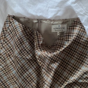 Rutig kjol - Så himla snygg rutig kjol! Går typ till knäna på mig som är 170 och sitter lågmidjat 💕