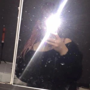 Hm - Säljer nu min fluffiga off shoulder tröja då den blivit för liten är super mysig och skön. Använt endast ett fåtal gånger och inga defekter. Köpt för 250 säljer för 100