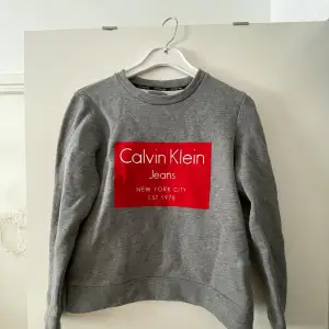 Calvin Klein tröja. Skick 9/10 inga skador!!