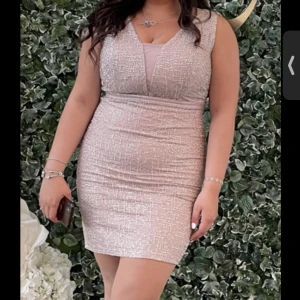 Festklänning  - Använd en gång festklänning  Pris går att diskutera