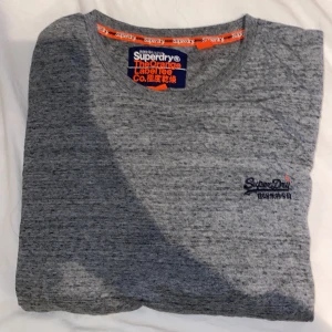 Långärmad tröja  - Aldrig använd då den var för stor. Storlek M Pris kan diskuteras 