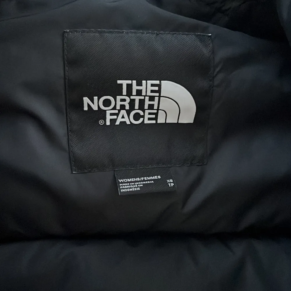 En North Face jacka, orginalpris 2,299kr. I väldigt bra skick då jag endast använt den under några månaders tid. En väldigt skön och bekväm jacka!. Jackor.