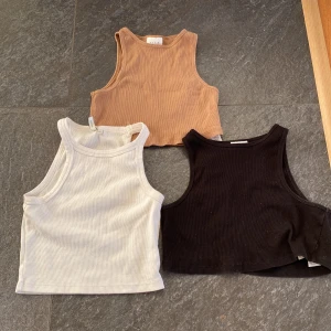 Linnen - Det vita linnet är från Nelly och de svarta och bruna linnena är från VILA. Säljer då jag tycker de är för små. 20  kr/st eller 60 kronor för alla. Det vita linnet har storlek XS och de andra har storlek S men jag märker ingen skillnad på storlekarna.