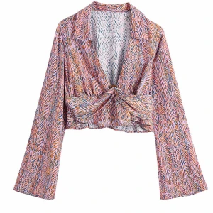 Zara topp - Zara topp som knappt använts då den köptes för en konsert, inga skador eller defekter och i mycket fint skick💗storlek XS men passar även S. Nypris ca 400kr mitt pris 250kr 🥰