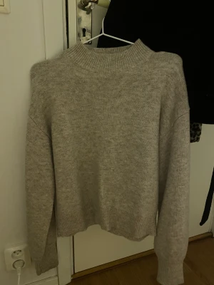 stickad tröja - näst intil oanvänd super mysigt stickad tröja❤️