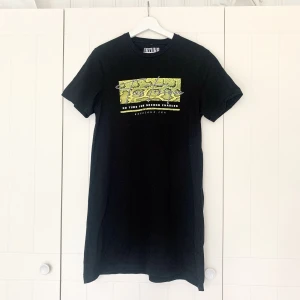 Azuka t shirt dress klänning  - Klänning med tryck L 