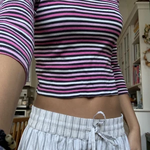 Babytee - Jätte söt babytee! Inget hål elr ngt sånt. Tajt såklart eftersom det är barnstorlek!