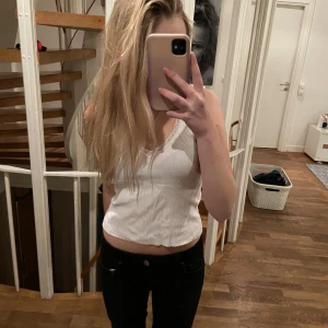 Fest linne - Ett sånt fint linne från brandy Melville! Det är så sött och vackert!