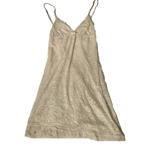 nattlinne  - jättefint nattlinne i spets köpt secondhand🤍🕯🦢💌🍥🍧