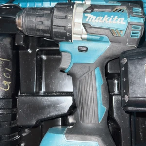 Makita maskiner  - 3 st maskiner, 1st skruvdragare 800kr med batteri  1st slangakruvdragare 800kr med batteri 1st slagborrmaskin 800kr med batteri  Laddare samt fler batteri & låda finns att köpa till 