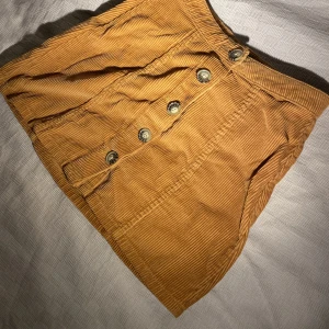 Manchester kjol - Kort fin manachester kjol i gott skick. 