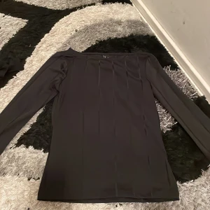 Trekvartslång ärm tröja  - Använt en gång, mycket bra kvalitet 