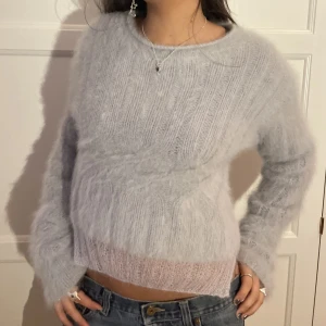 Säljer den här angora tröjan❤️ - Sååå varm och gosig, jättefint skick❤️ Storlek M