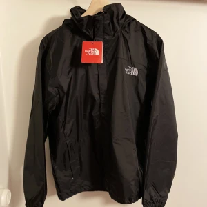Helt ny The North Face jacka - HELT NY The North Face Jacka / Regnjacka.  Storlek M