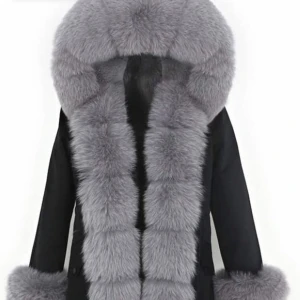 Fatima Parkas med äkta päls - Jackan är i fint skick.