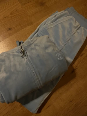 Juicy Couture  - Säljer mitt helt nya Juicy set i storlek S 