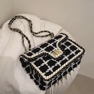 Väska - Helt oanvänd! Säljs pga flytt. Frakt tillkommer. ✨🫶