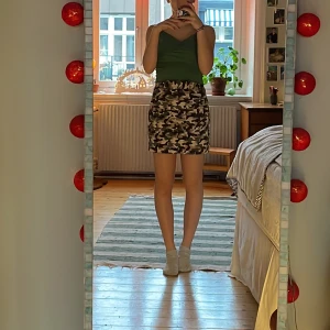 Zara kamouflage kjol  - Kjol med inbyggda shorts dragkedjan är utbytt 