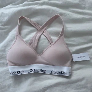 Calvin Klein bh  - Calvin Klein bh stl s, helt oanvänd med lappen kvar! 250 kr nypris 499 kr