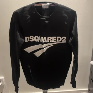 Dsquared2 tröja - Säljer nu min Dsquared tröja eftersom den inte kommer till användning. Tröjan köpte jag på NK i göteborg och är knappast använd.