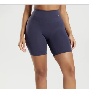 Whitney simmons gymshark  - Storlek s. Använda någon enstaka gång! Säljer för jag använder leggings mer än shorts ☺️
