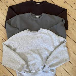 3 sweatshirts från gina i strl xs. Bra skick på alla tre sweatshirts. 200kr om du vill köpa alla 3 och 80kr för 1.  (Frakt 54-69kr)